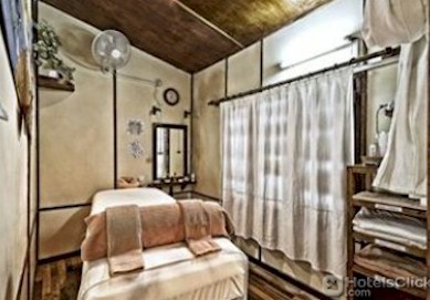 Photo of a resort spa treatment room