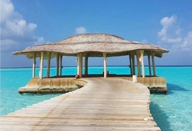 Arrival jetty photo of resort island